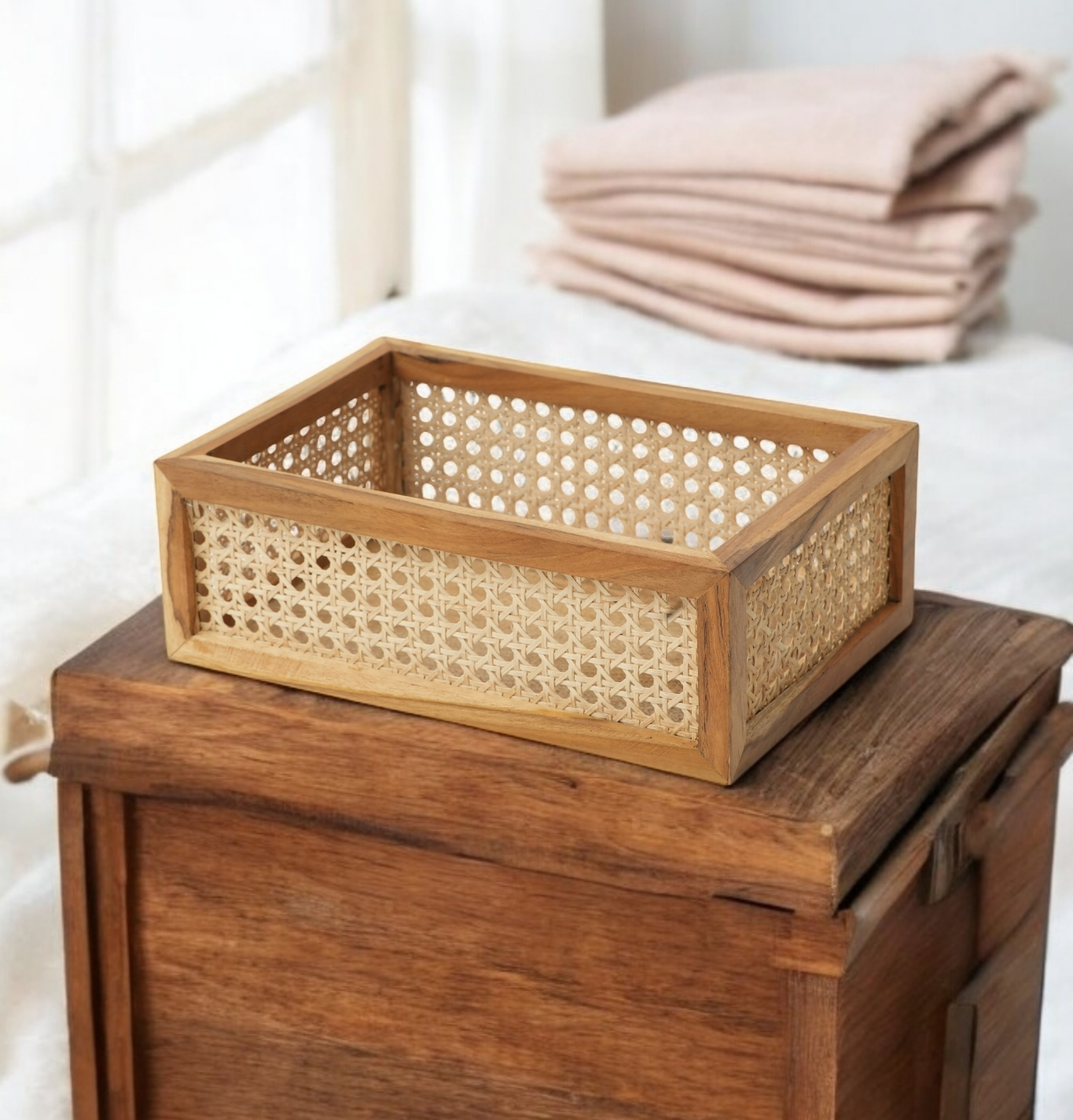 Rattan Mesh Basket – Natural Style, Effortless Organization