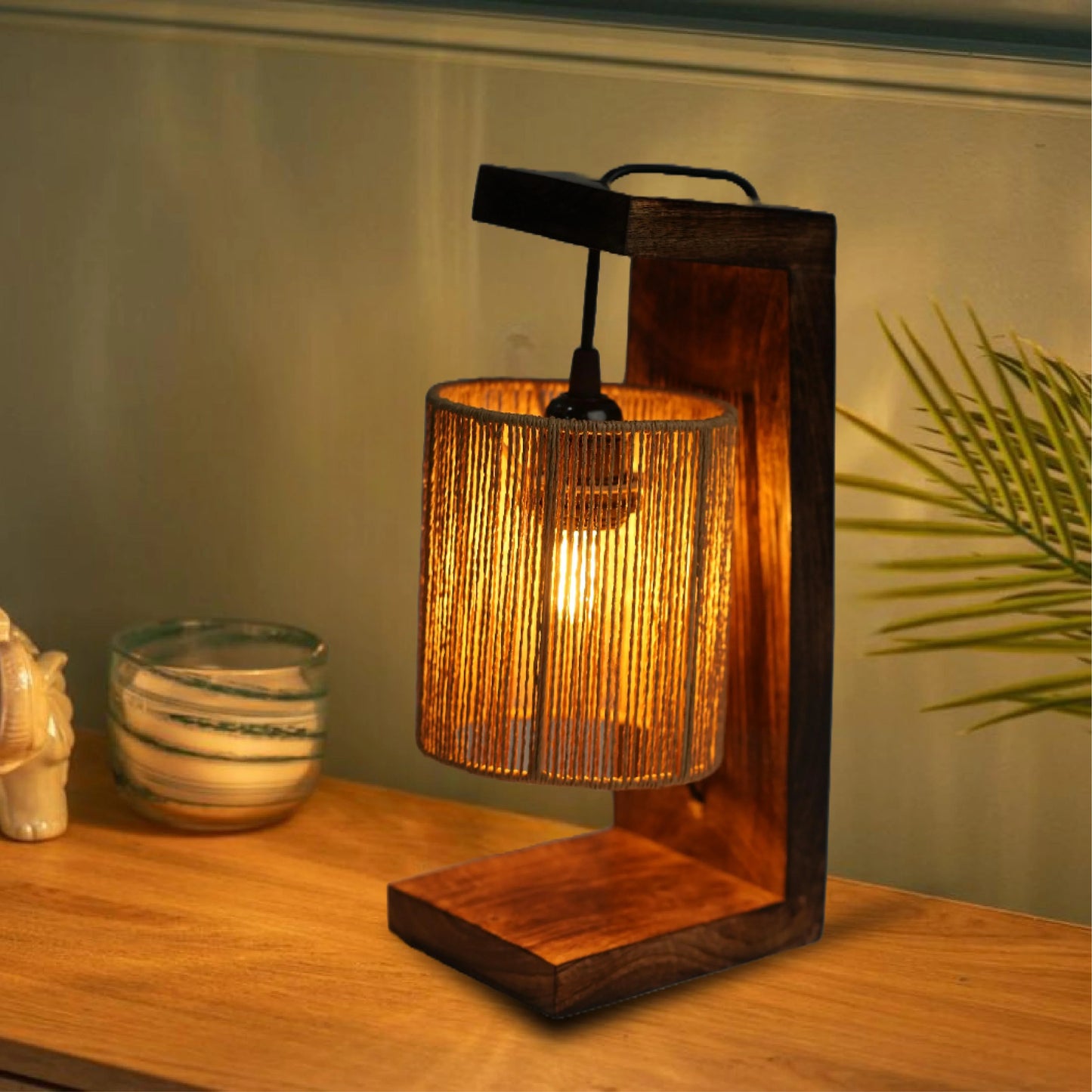 Rustic Raffia Table Lamp – Earthy Texture, Serene Glow