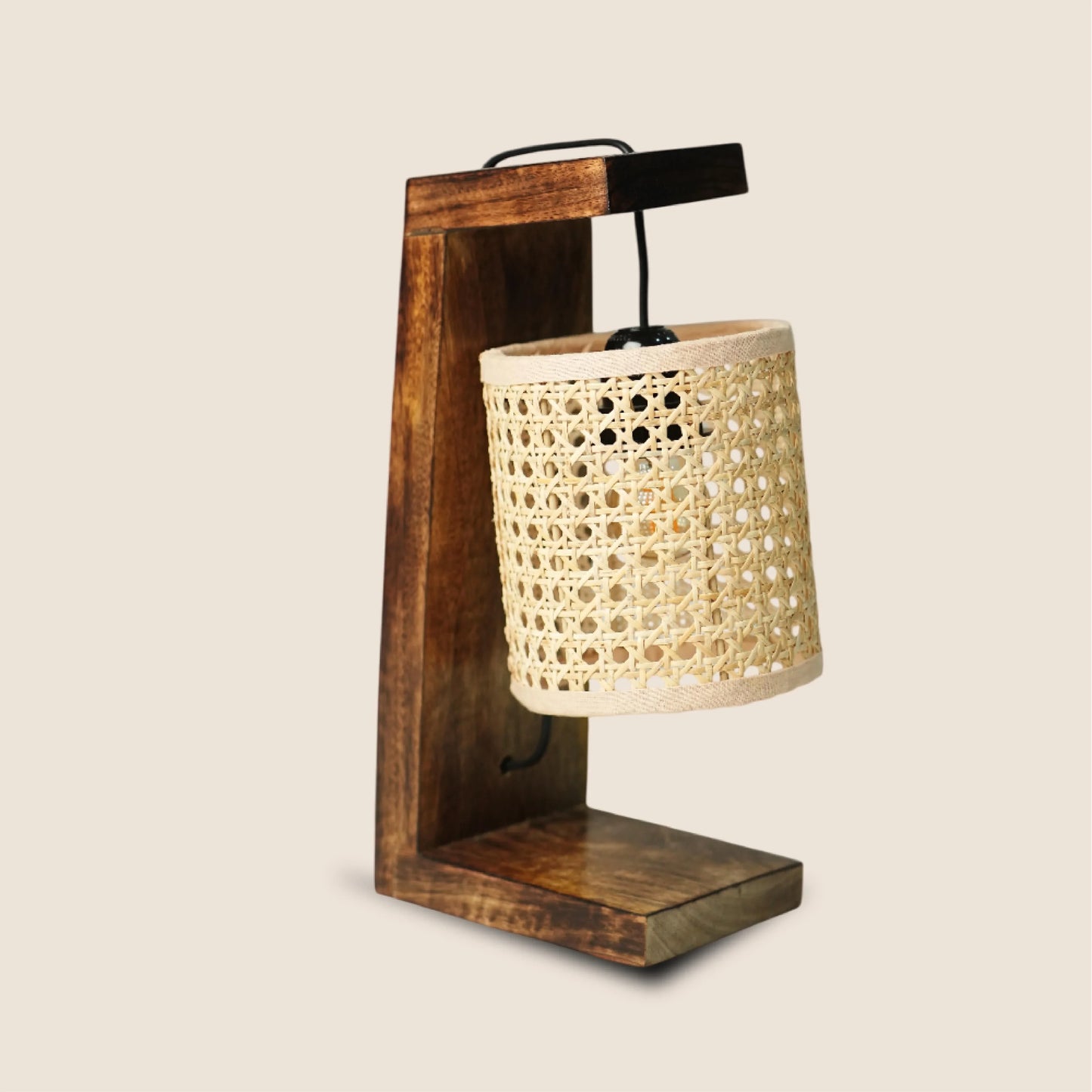 Rustic Rattan Table Lamp – Woven Charm, Gentle Glow