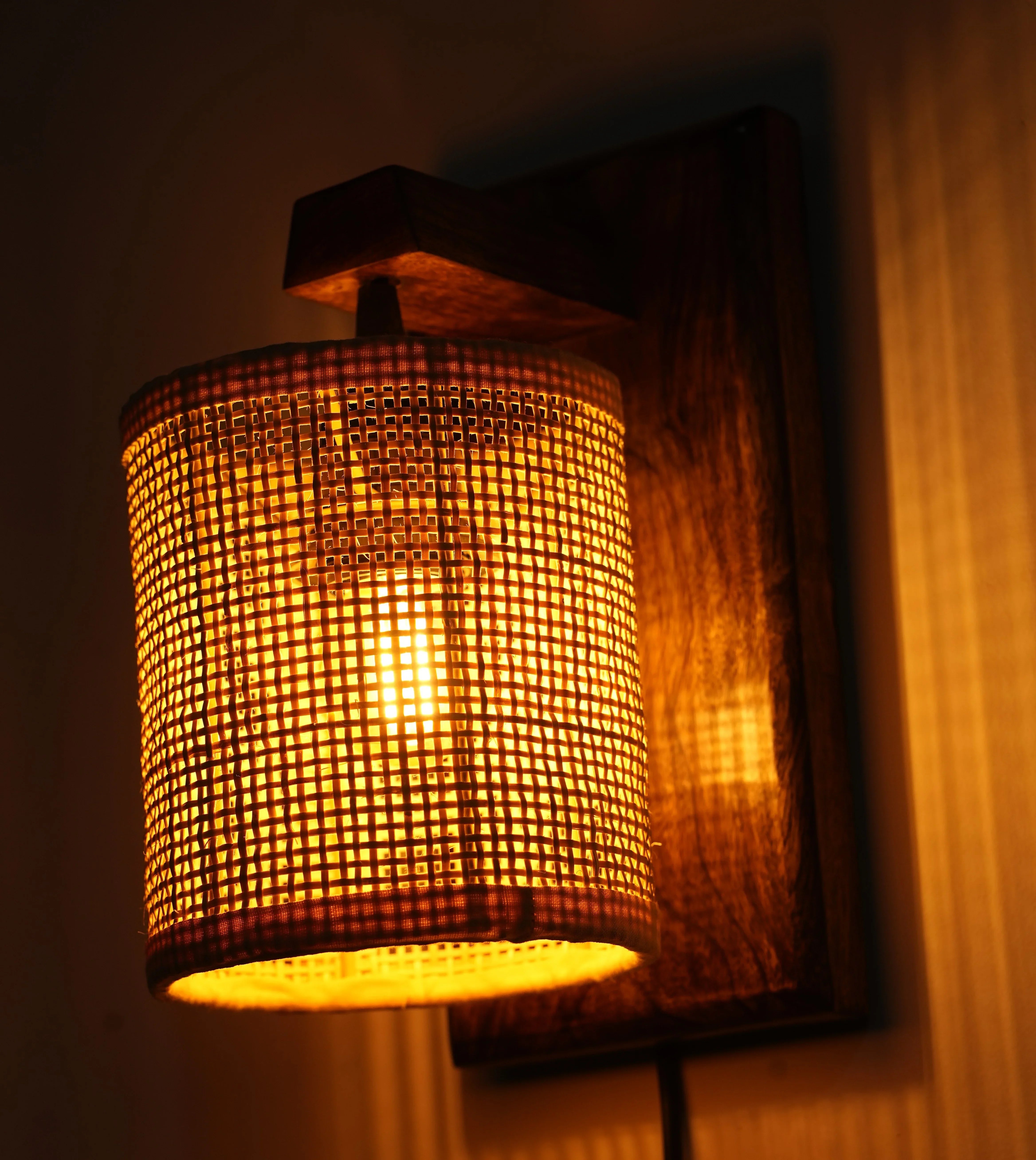 Vintage Raffia Wall Lamp – Minimalist Design, Natural Warmth