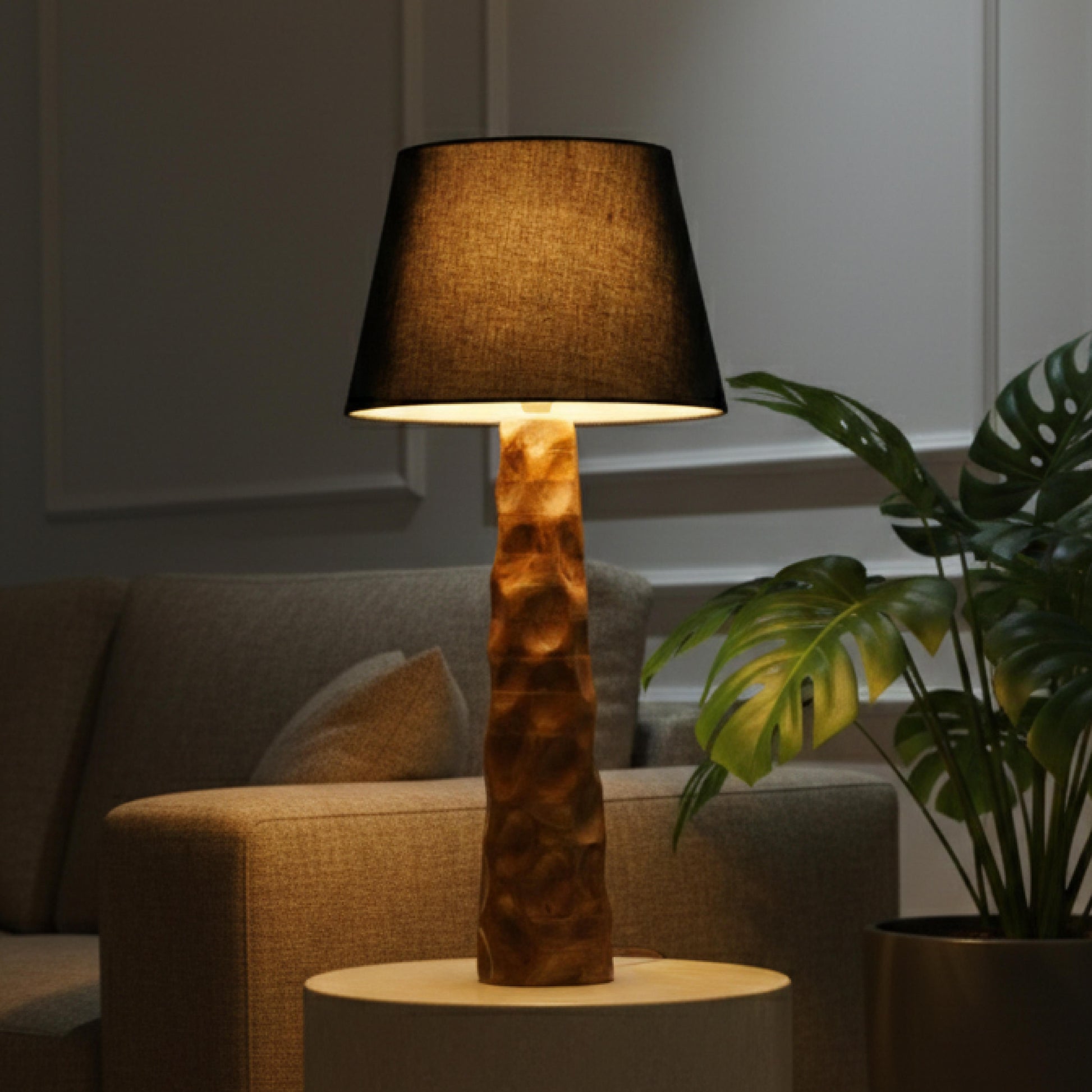 Midnight Elegance Floor Lamp – Where Darkness Meets Design